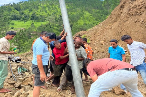 डिलाशैनीमा अवरुद्ध विद्युत सुचारु गर्ने प्रयास 