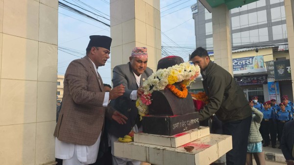 प्रजातन्त्र दिवसमा मुख्यमन्त्री शाहद्वारा शहीद स्मारकमा माल्यार्पण