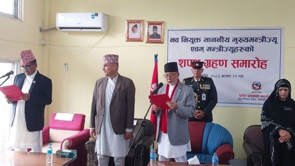 सुदूरपश्चिमको मुख्यमन्त्रीमा खगराज भट्ट नियुक्त, पद तथा गोपनियताको शपथ लिए