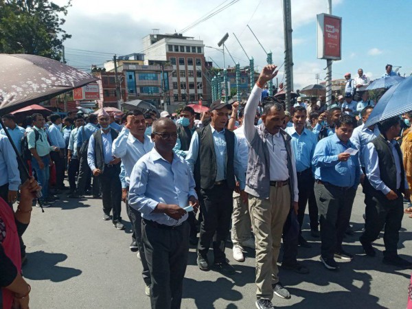 शिक्षा विधेयकविरुद्ध सडकमा उर्लिए देशभरका शिक्षकहरु 