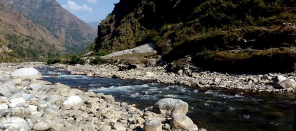 दार्चुलामा राँगाको बलि गरिरहेका पुरुष नदीमा बगेर बेपत्ता