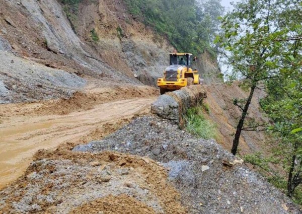 दार्चुलामा अवरुद्ध महाकाली लोकमार्ग सुचारु 