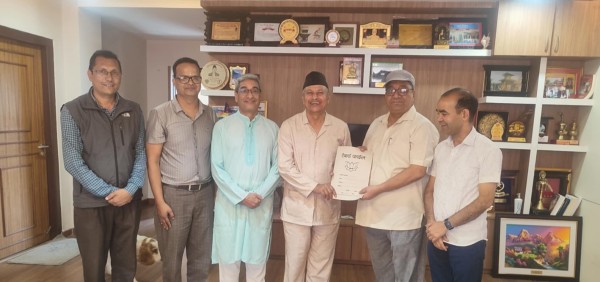 जमीन बैतडीमा, मालपोत बुझाउन डडेल्धुरा –समस्या समाधान गरिदिन मन्त्रीलाई आग्रह