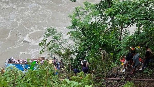 तनहुँ बस दुर्घटना : मृत्यु हुनेको संख्या २७ पुग्यो 