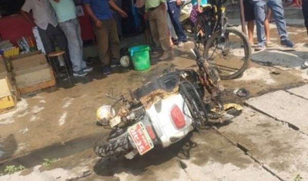 चार्जिङमा राखिएको विद्युतीय स्कुटरमा आगलागी 