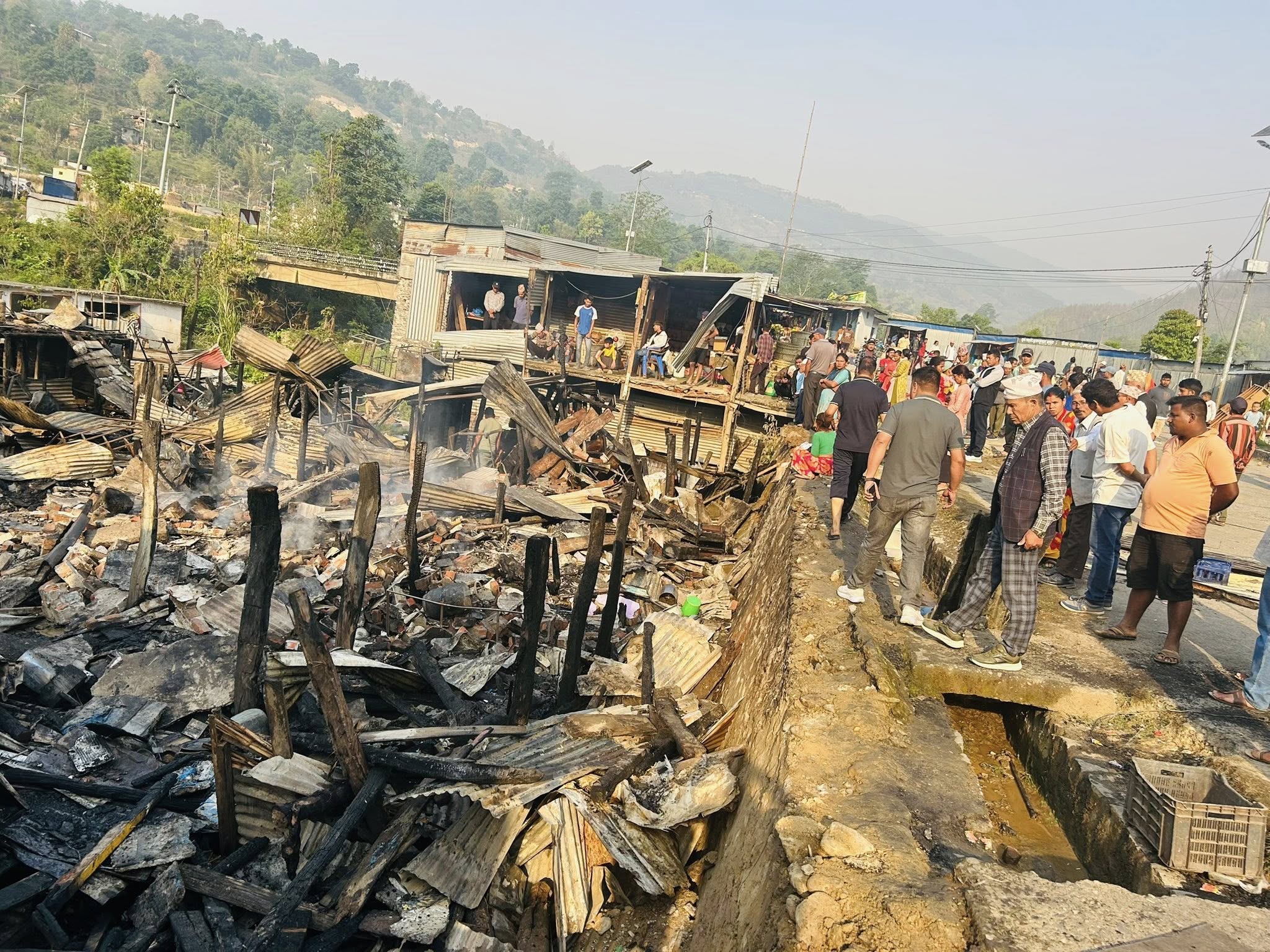 अछामको हाटबजारमा आगलागी : ३ करोड बढीको क्षति