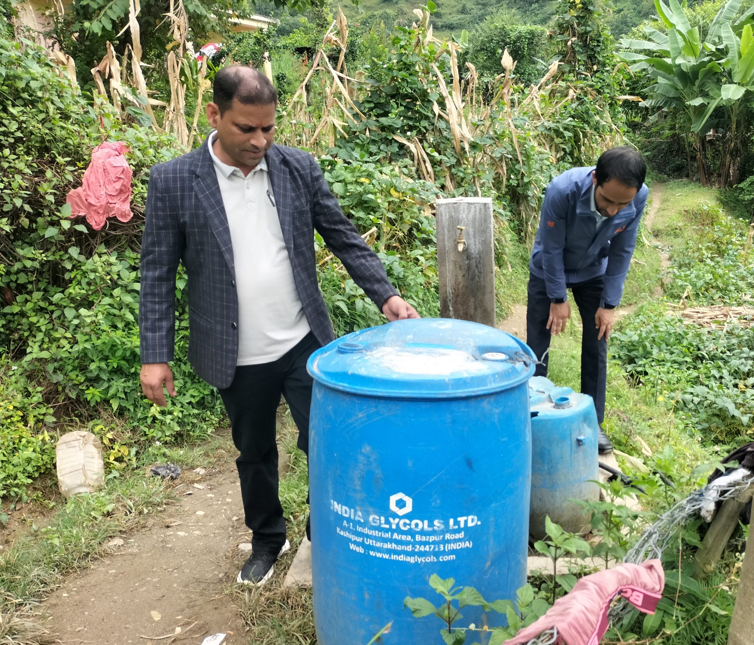 बैतडीको दोगडाकेदारमा लामखुट्टेको लार्भा खोज र नष्ट गर अभियान सञ्चालन 