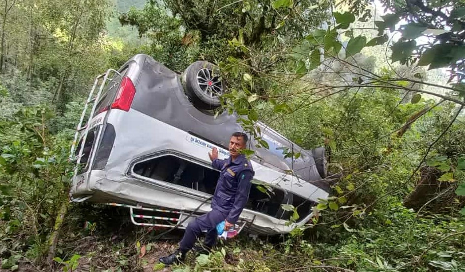 बैतडीको भञ्ज्याङमा इभी दुर्घटना, १० जना घाइते