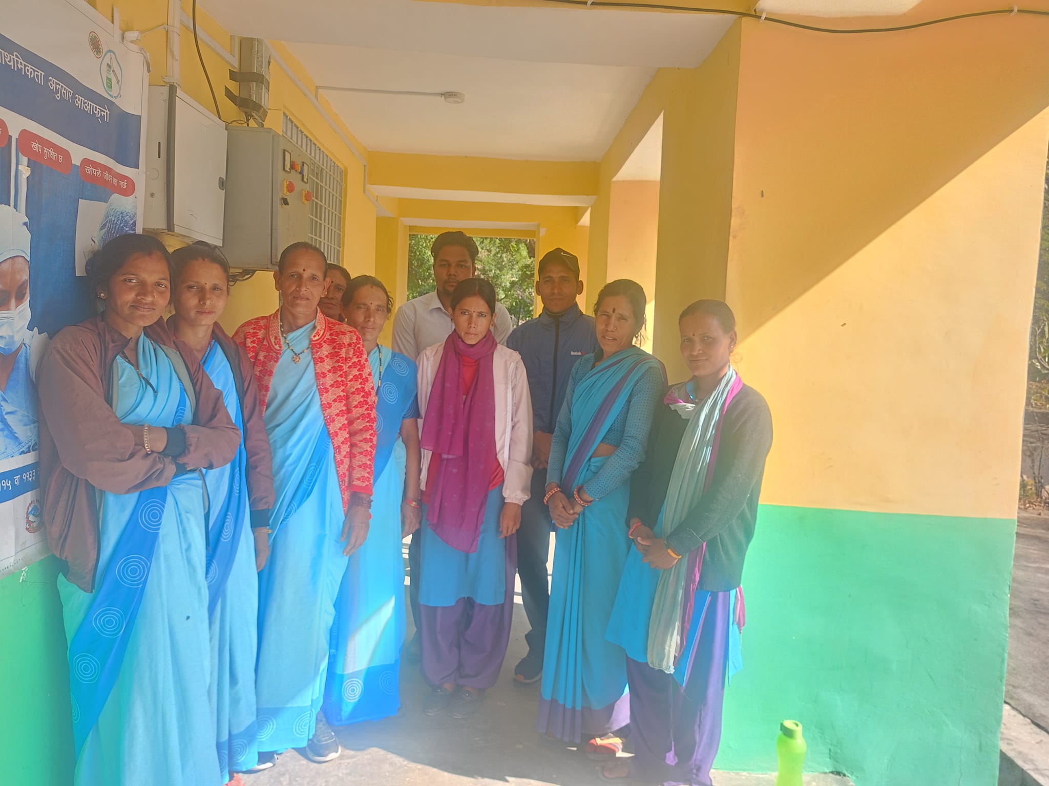 मोबाइलमा रिचार्ज आएपछि रोडीदेवलका महिला स्वास्थ्य स्वयंसेविका खुसी