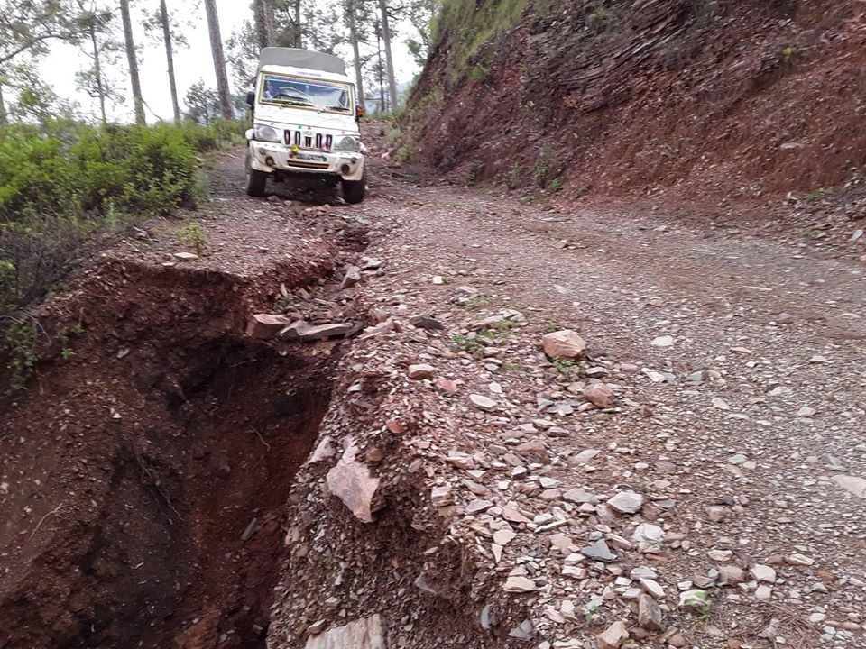 बैतडीका ग्रामीण सडकमा नयाँ भाडा कार्यान्वयन भएन्,मनपरि भाडाले यात्रु मारमा 