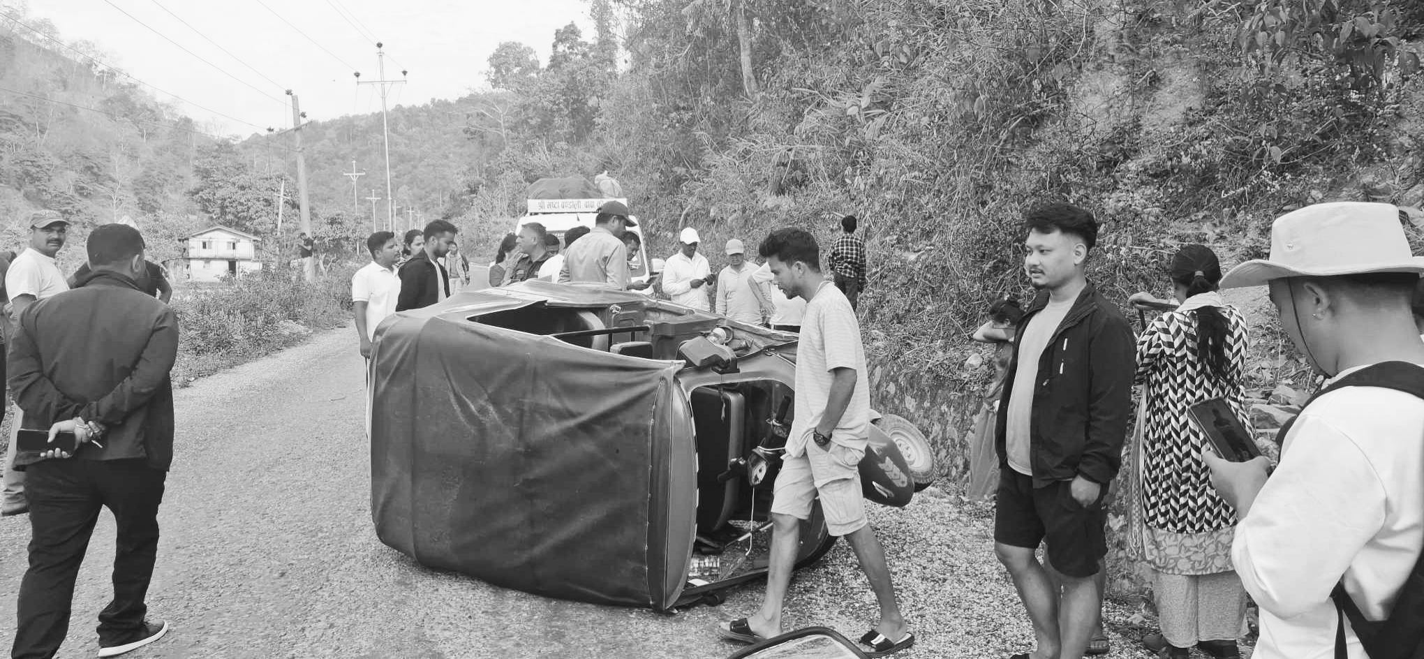 डडेल्धुरामा अटोले ठक्कर दिँदा एक बालक गम्भीर घाइते