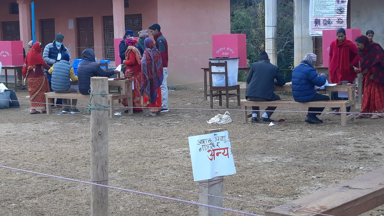 बैतडीमा मतपेटिका ढुवानी कार्य शुरु, भोलिदेखि मतगणना हुने 