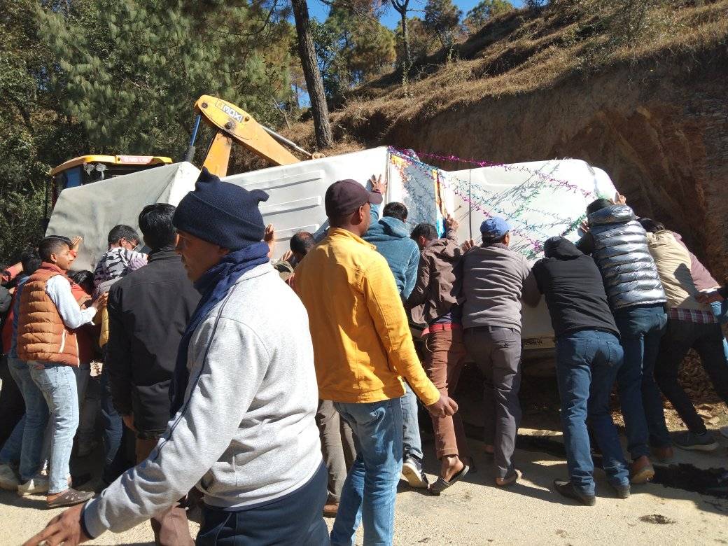 बैतडीमा जन्ती बोकेको जिप दुर्घटना, तीन जना समान्य घाइते 