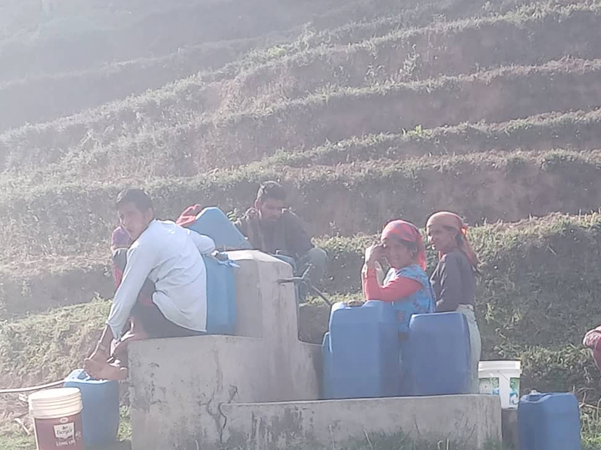 बैतडीको धुलिधार गाउँमा खानेपानीको चरम समस्या 