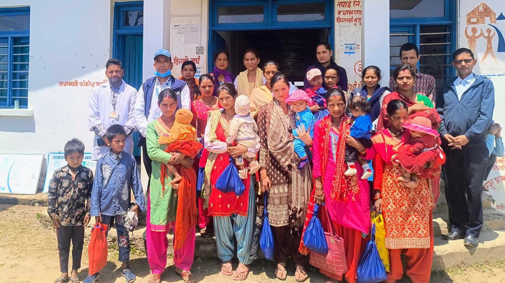 बैतडीको मेलौलीमा सुत्केरी आमालाई ‘उपमेयरको कोसेली’ वितरण शुरु