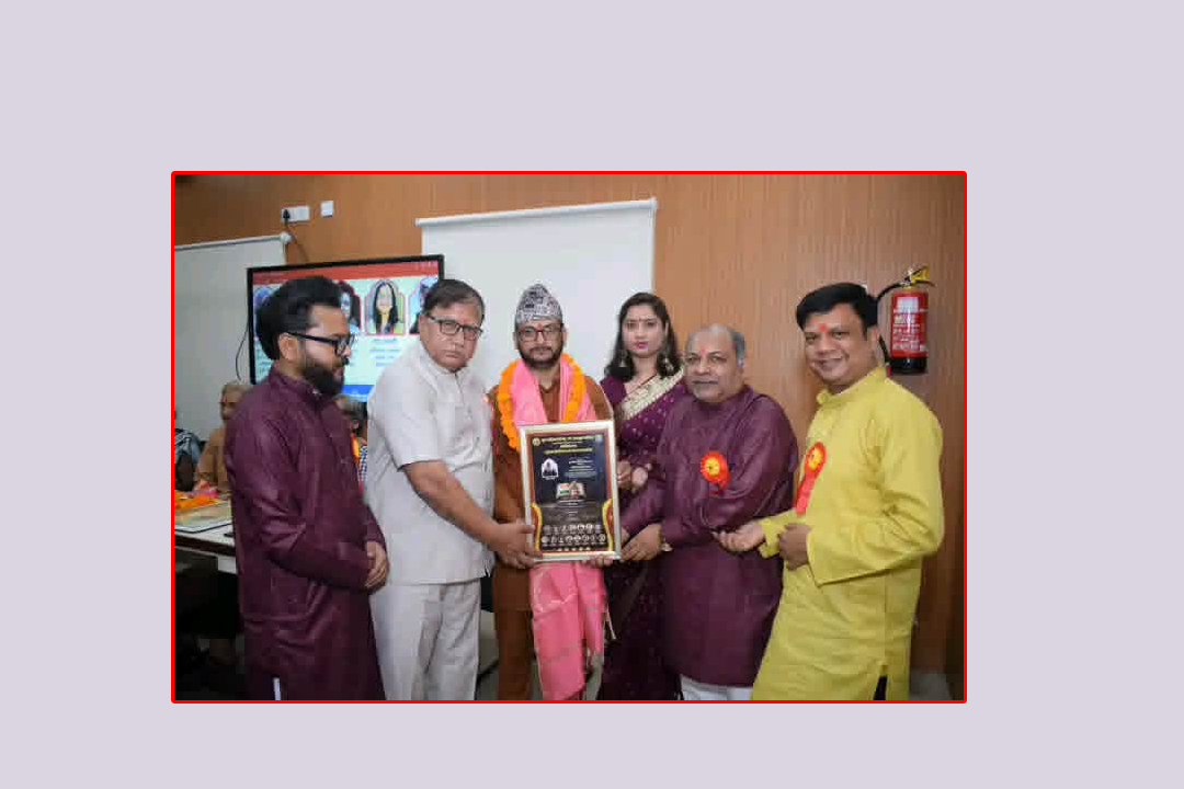 साहित्यकार हेमबाबु लेखक नयाँदिल्लीमा सम्मानित 