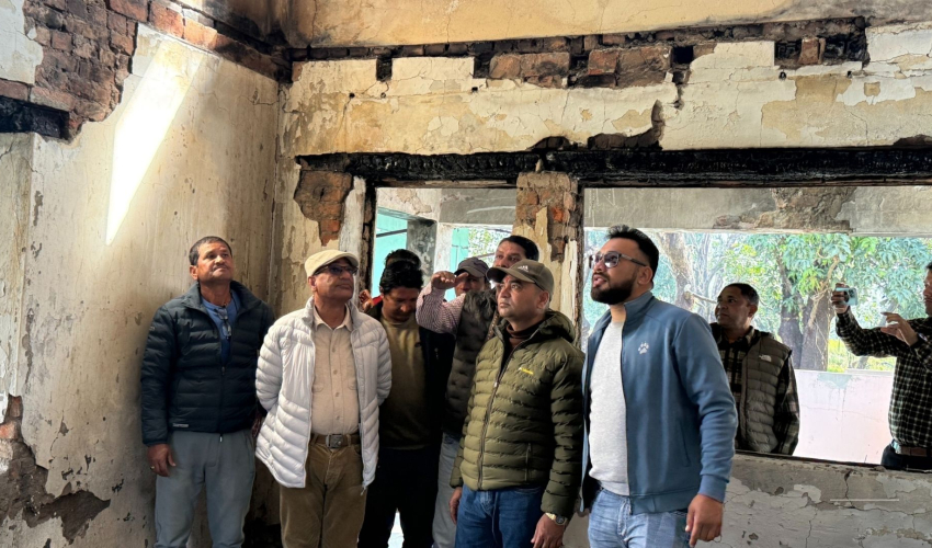 पाँच महिनापछि जेनजी आन्दोलनमा जलाइएको घरमा पुगे पूर्वगृहमन्त्री लेखक 