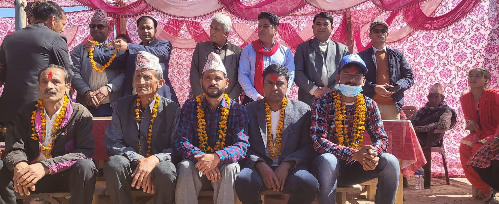 बैतडीको पञ्चेश्वरमा माओवादी केन्द्रका पालिका कमिटि अध्यक्ष एमालेमा प्रवेश
