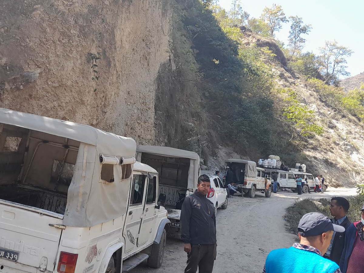 झुलाघाटमा बसपार्क नहुँदा पार्किङको समस्या 
