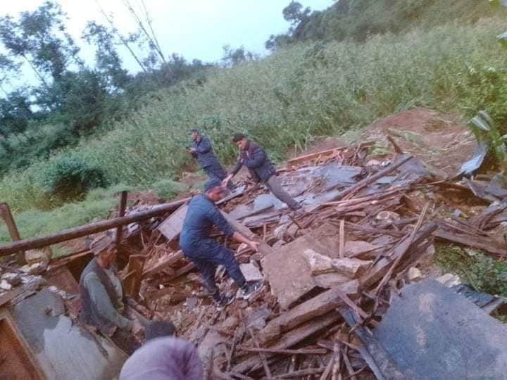 बझाङमा पहिरोमा परेर एकै परिवारका चार जनाको मृत्यु 