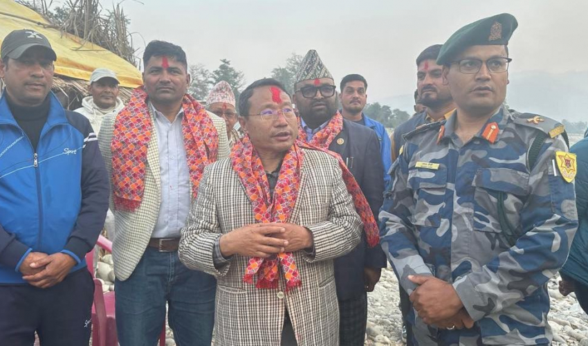 पूर्व मन्त्री पुनद्वारा डडेल्धुरामा सशस्त्रको बिओपी निरीक्षण