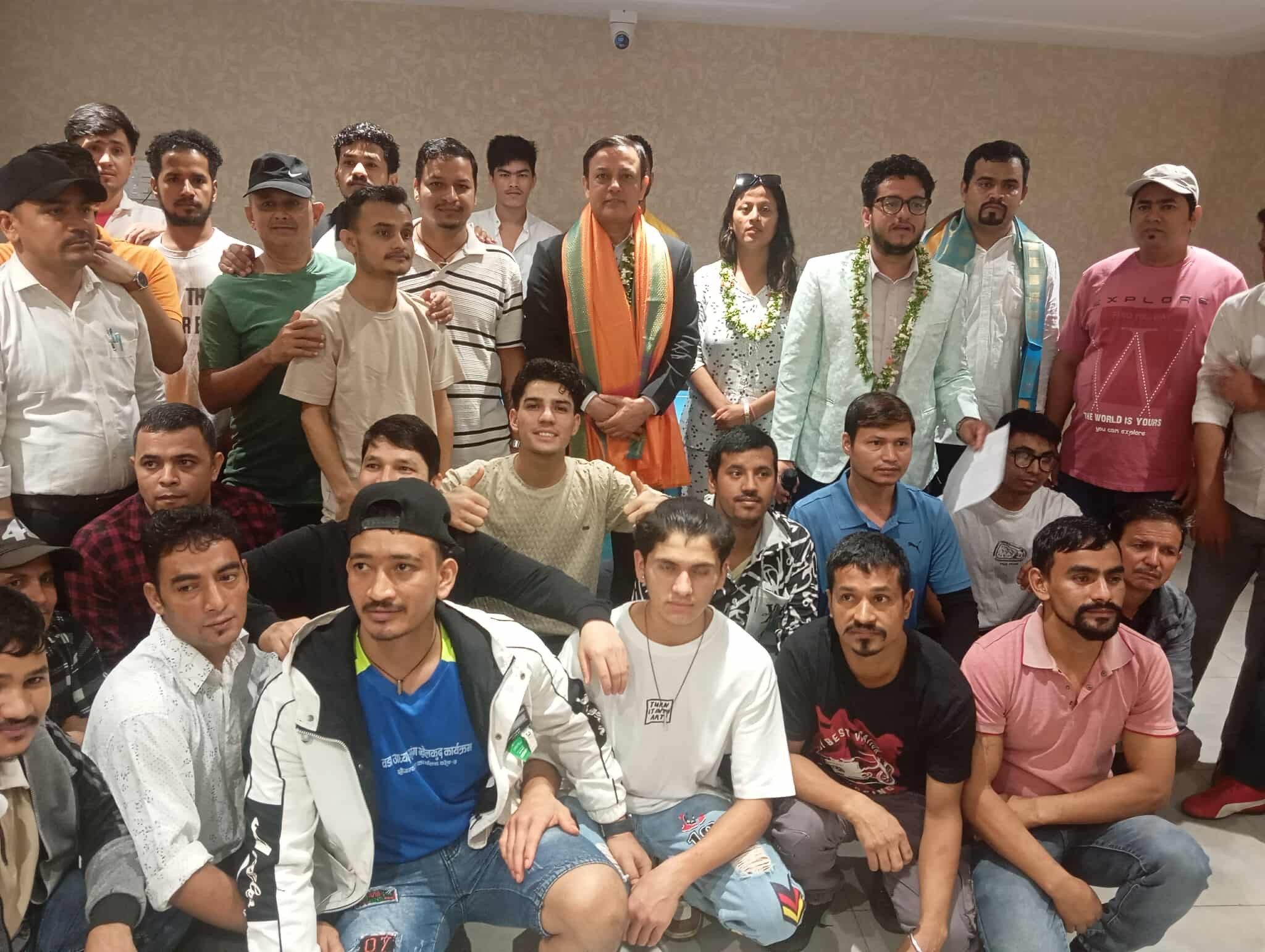 बैतडीका समाजसेवी बिष्टसहित ६० जना प्रवासबाटै रास्वपामा प्रवेश