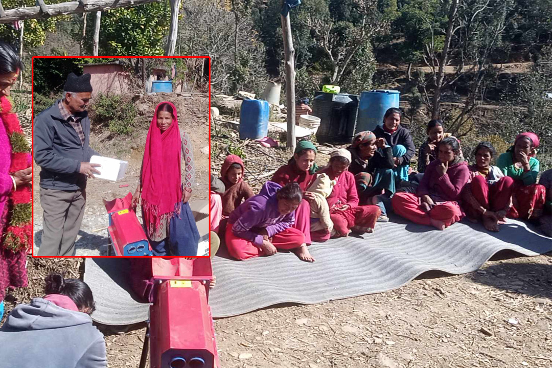 बैतडीको मुडापलाई जलवायुमैत्री नमूना गाउँ बनाउन कृषि उपकरण हस्तान्तरण 