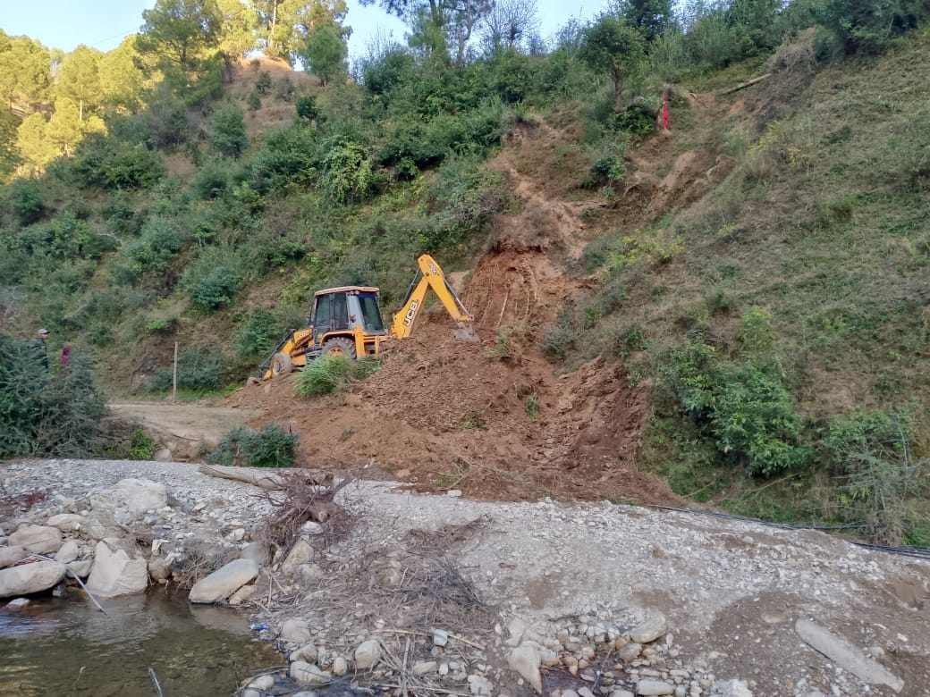 बैतडीको सुर्नयामा भूमीराजमाण्डौं–रौलाकेदार पर्यटन सडक निर्माण कार्य शुरु 