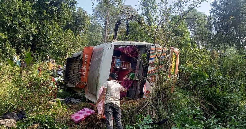 सल्यानमा बस दुर्घटना हुँदा दुई जनाको मृत्यु 