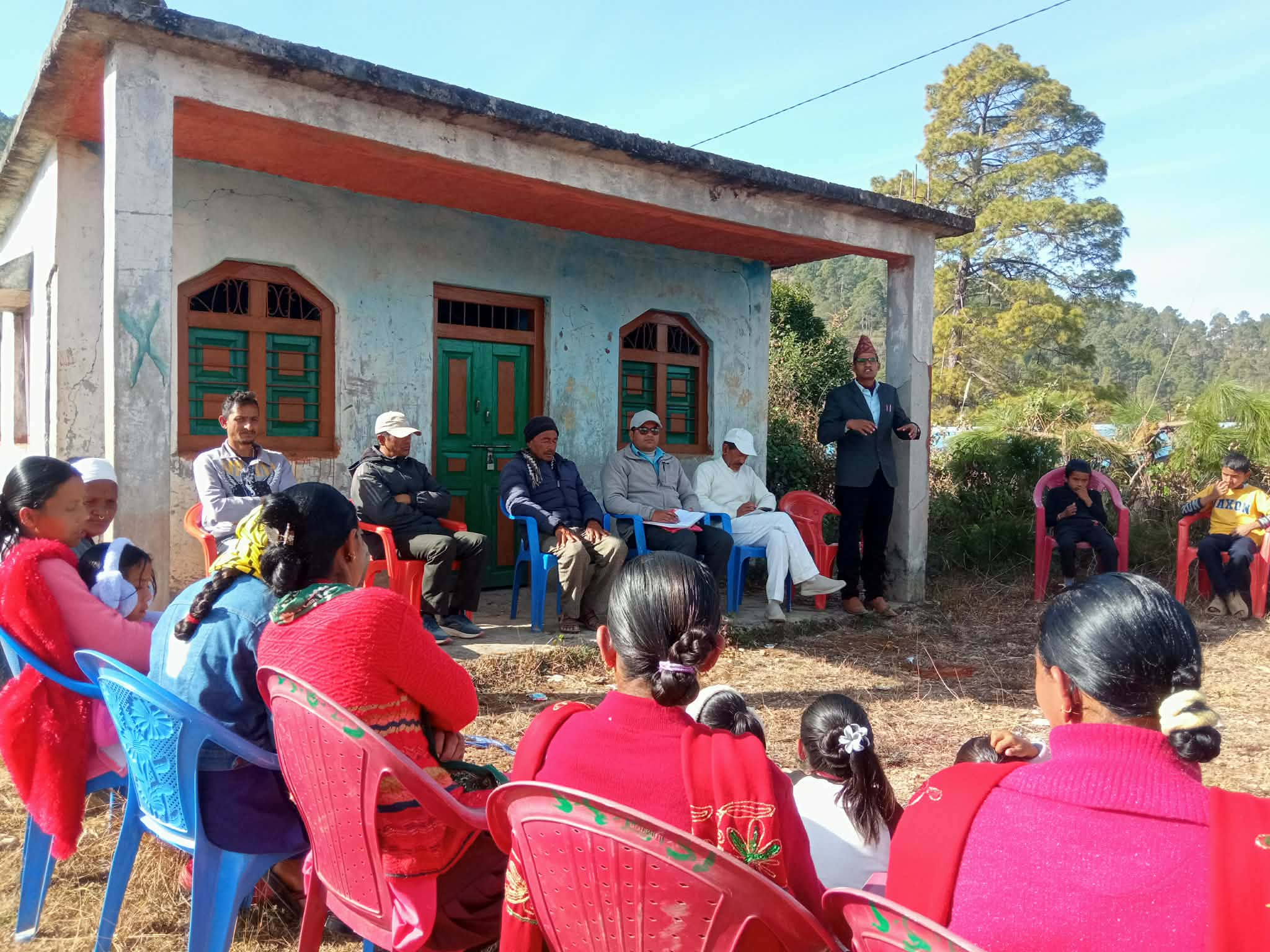 शैक्षिक गुणस्तर सुधारका लागि टोलमै पुगेर अभिभावकहरुसँग अन्तरक्रिया 