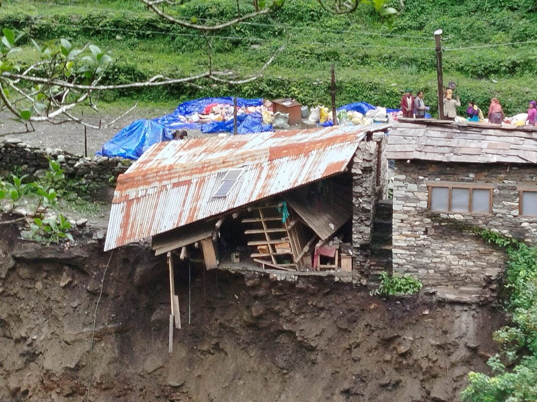 बाढी र पहिरोले दार्चुलामा दुई पसल र एक घरमा क्षति 