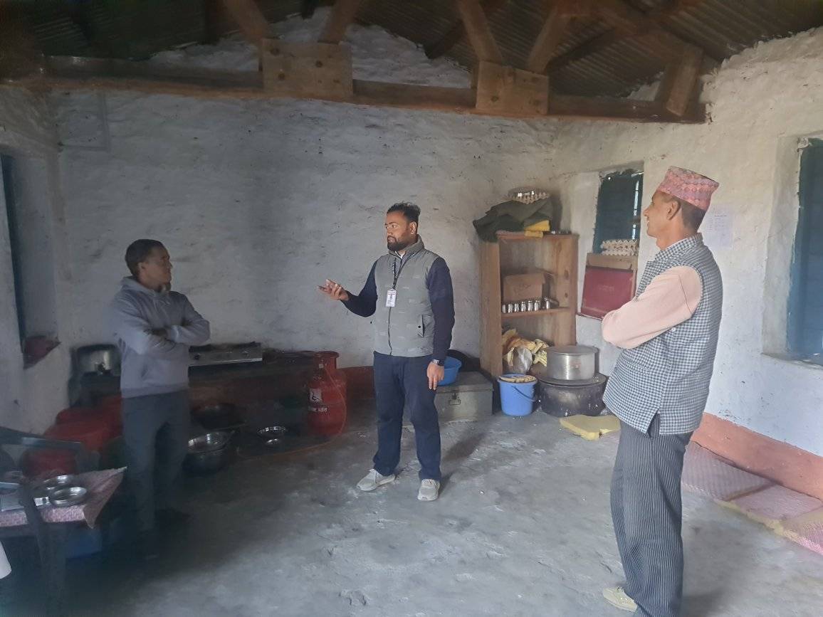 बैतडीमा विद्यालय दिवा खाजा कार्यक्रमको अनुगमन गरिँदै 