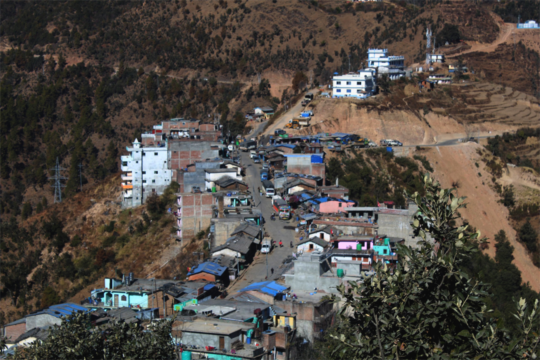व्यवस्थित बनाइदै बैतडीको खोड्पे बजार, हर्न बजाउन निषेध, गाडी पार्किङ गर्न नपाइने 