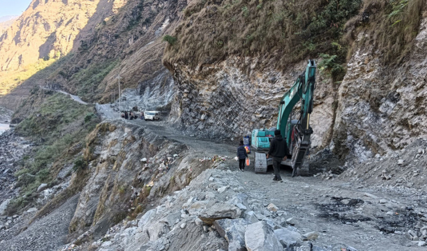 अवरुद्ध महाकाली लोकमार्ग सुचारु 