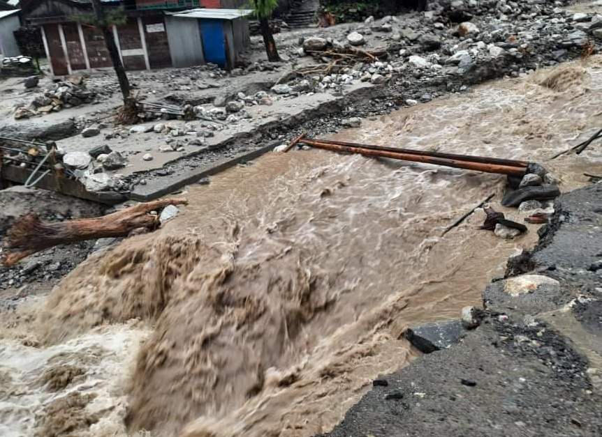 मनाङमा बाढीले ३ सय परिवार विस्थापित