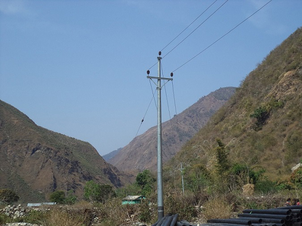 दार्चुला नौगाडमा बिधुत बिग्रेको ८ बर्ष सम्म मर्मत नहुदा स्थानिय अन्धकारमा बस्न बाध्य