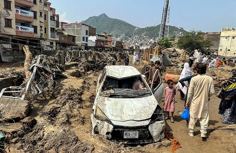 पाकिस्तानमा बाढी र पहिरोका कारण २४ घण्टामा २ सय २५ जनाको मृत्यु