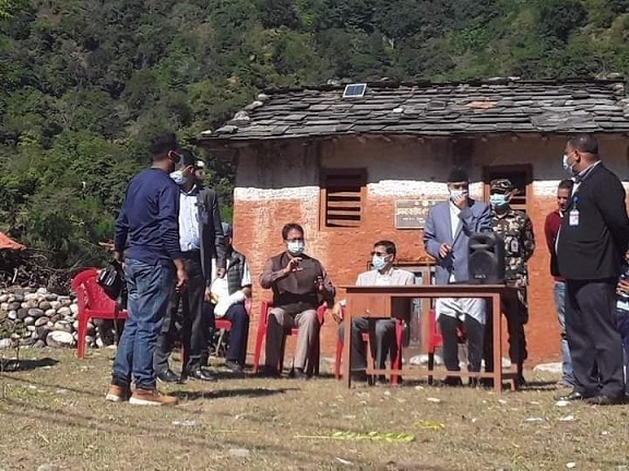 बाढी प्रभावित क्षेत्र बैतडीको ढुंगाड पुगेर फर्किए प्रधानमन्त्री देउवा