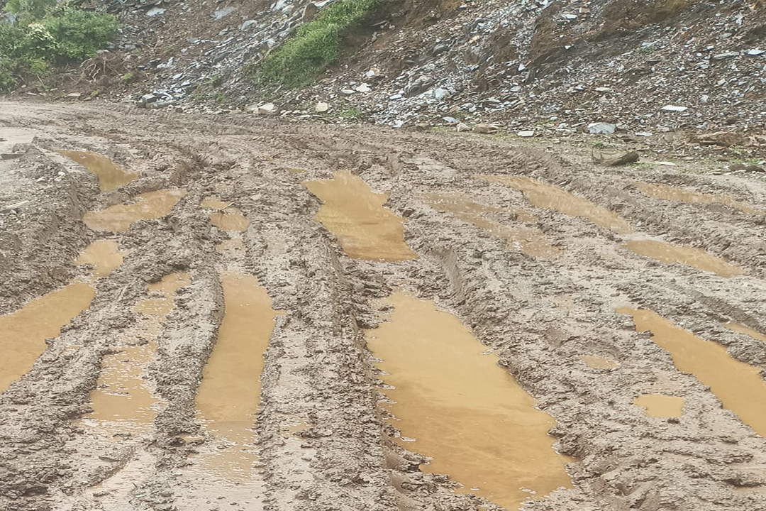 वर्षातले बिग्रिएका सडक नबन्दा नागरिकलाई सास्ती 