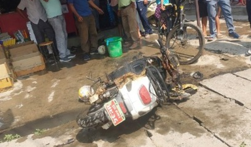 चार्जिङमा राखिएको विद्युतीय स्कुटरमा आगलागी