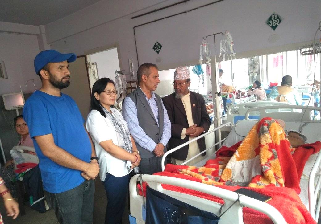 काठमाण्डौंमा  उपचाररत बैतडीका मूर्तिकार पार्कीलाई ५० हजार सहयोग