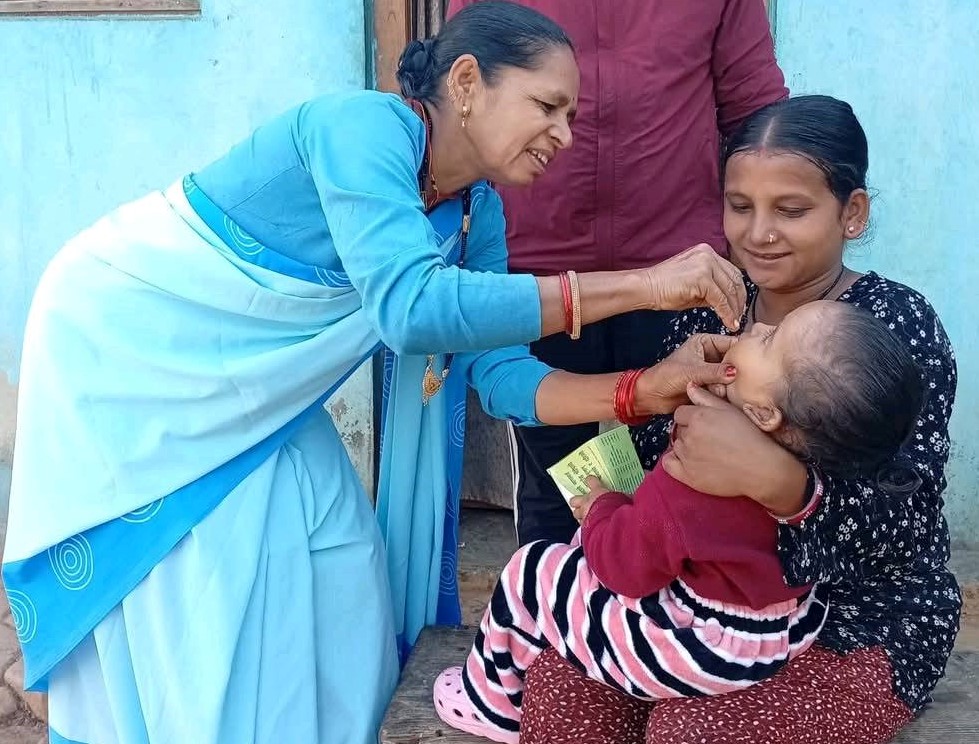 बैतडीमा १७ हजार ८ सय बढी बालबालिकालाई भिटामीन ‘ए’ र जुकाको औषधि खुवाइँदै 